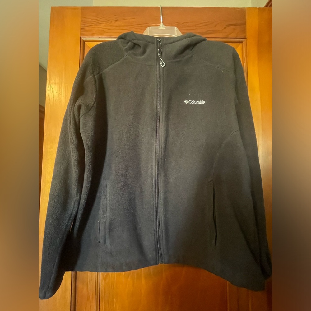 Columbia- XL women’s black zip up jacket